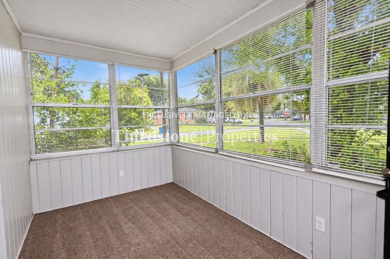 8189 Paul Jones Dr - Photo 3 of 23