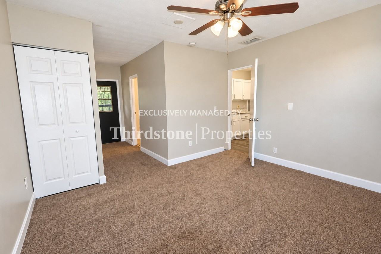 8189 Paul Jones Dr - Photo 4 of 23