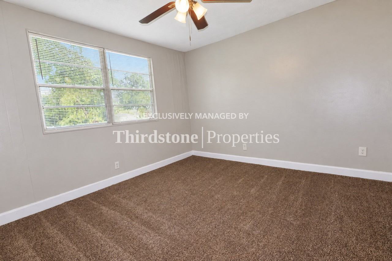 8189 Paul Jones Dr - Photo 7 of 23