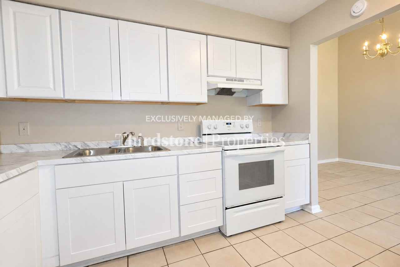 8124 San Jose Manor Dr E #3 - Photo 5 of 19