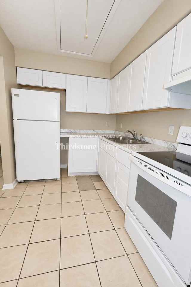8124 San Jose Manor Dr E #3 - Photo 6 of 19