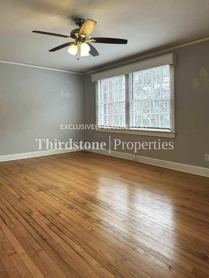 2781 Riverside Ave - Photo 4 of 35