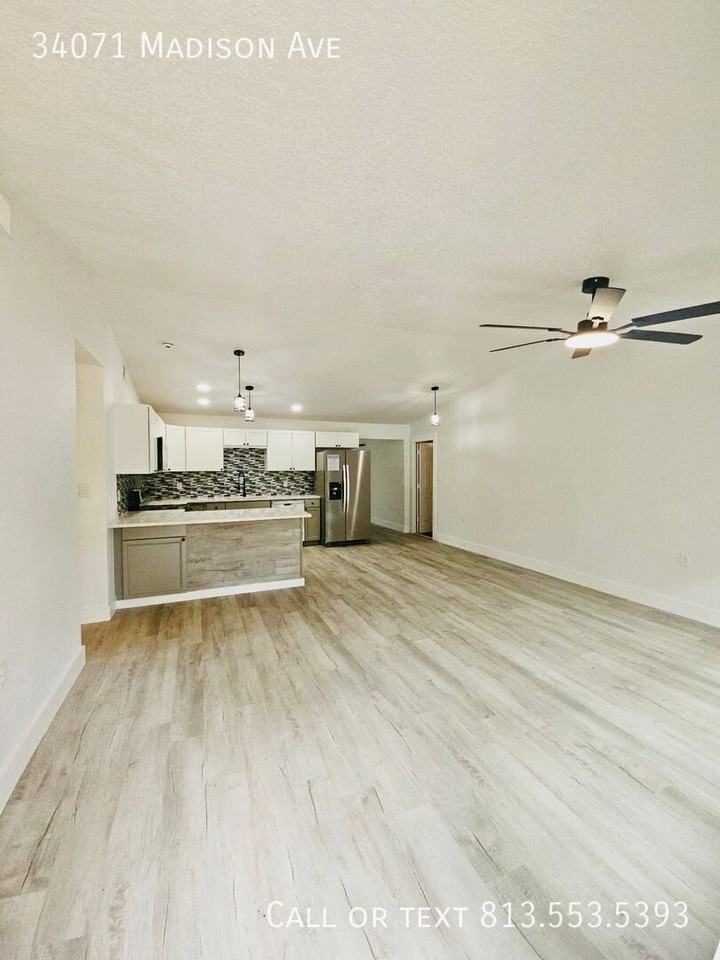 34071 Madison Ave - Photo 5 of 47