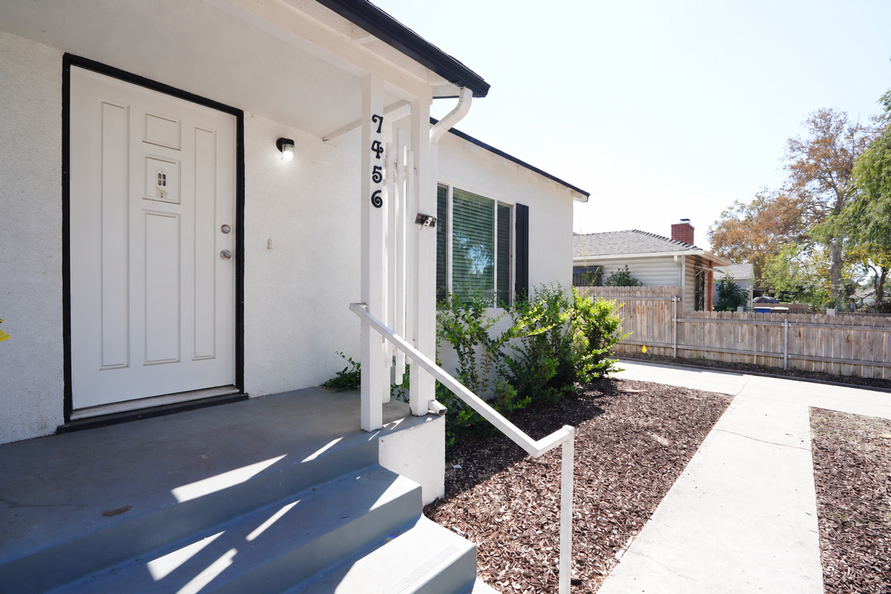 7456 Kingsley Way - Photo 2 of 27