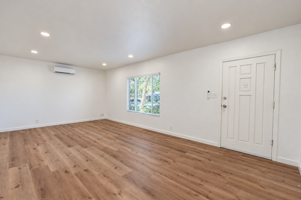7456 Kingsley Way - Photo 5 of 27