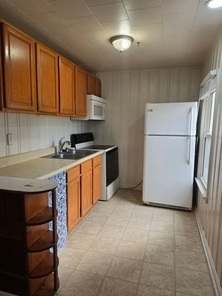 129 Eaton Ave - Photo 6 of 8