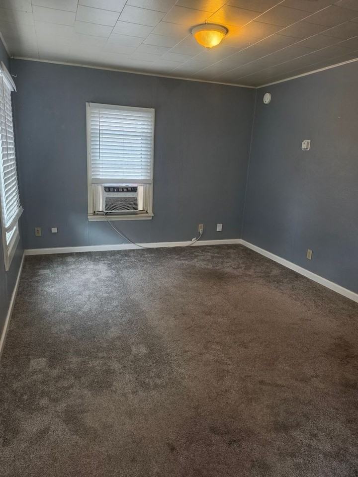 129 Eaton Ave - Photo 7 of 8