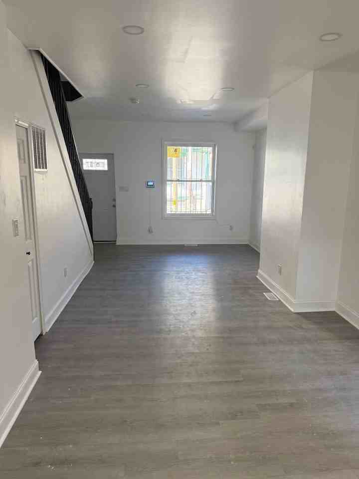 1835 N Newkirk St - Photo 4 of 19