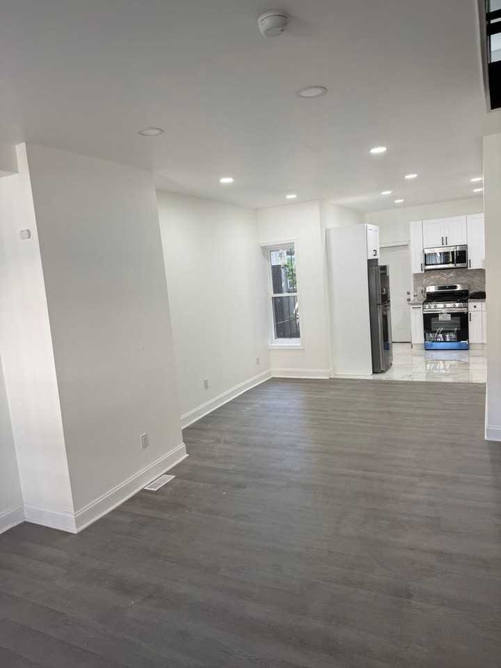 1835 N Newkirk St - Photo 5 of 19
