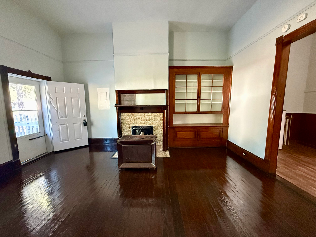 215 W Bryant St #A - Photo 3 of 10