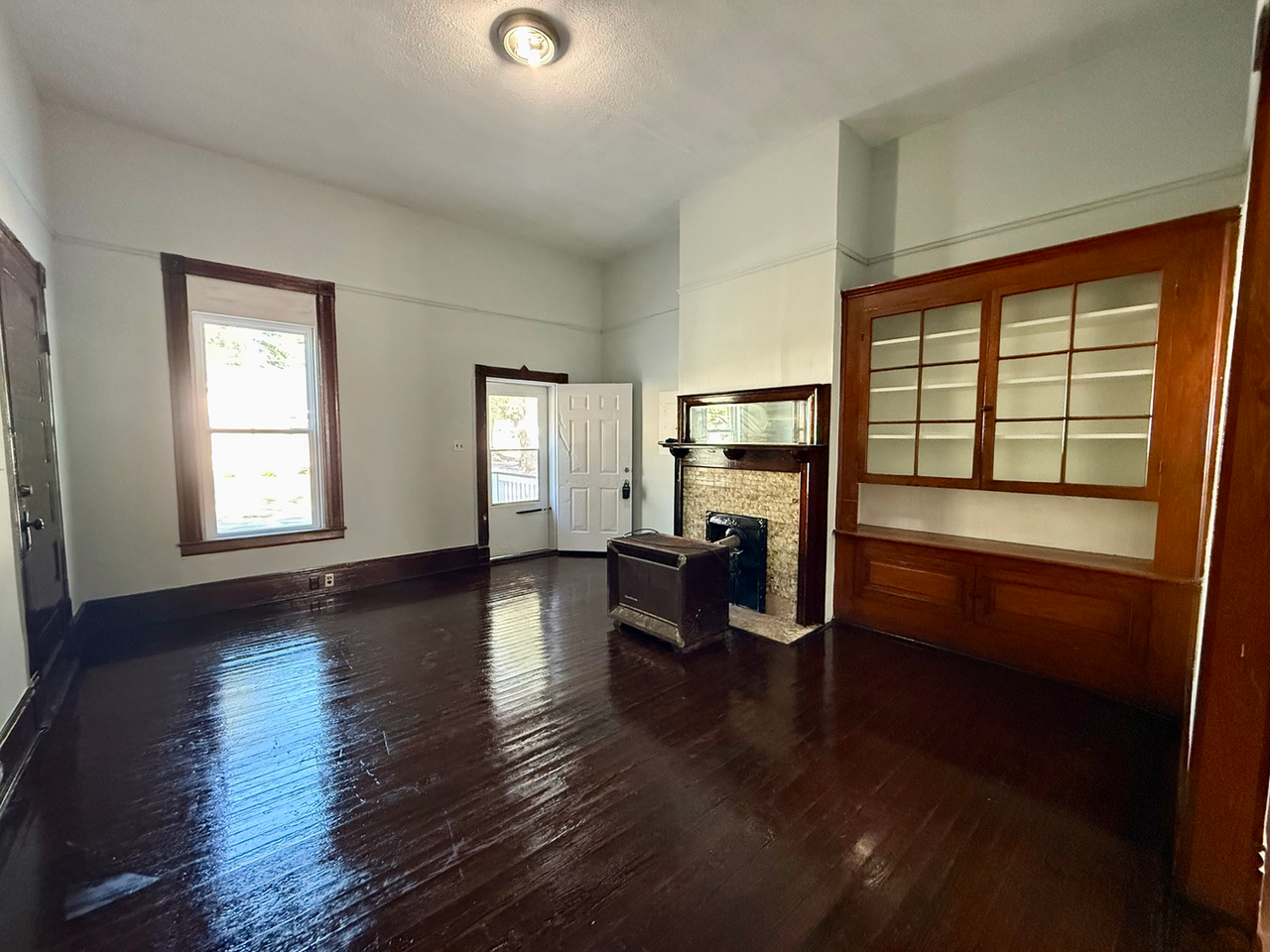 215 W Bryant St #A - Photo 4 of 10