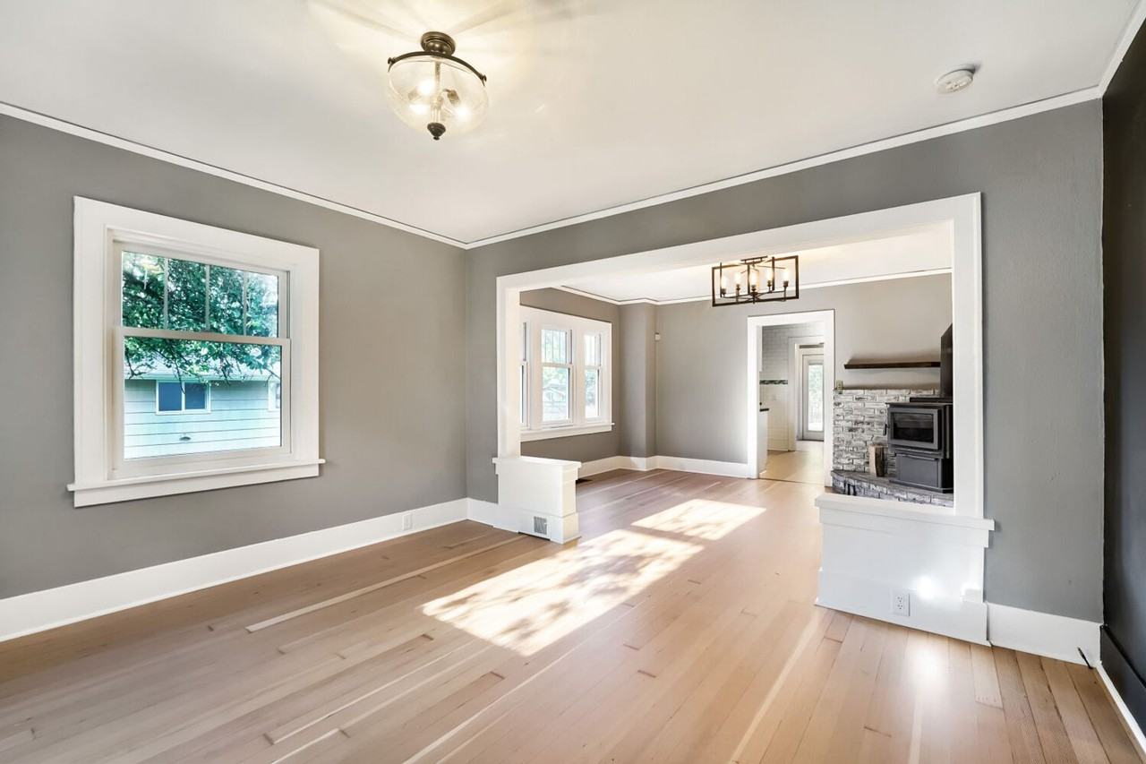 8217 Mountain Ave Se - Photo 4 of 26