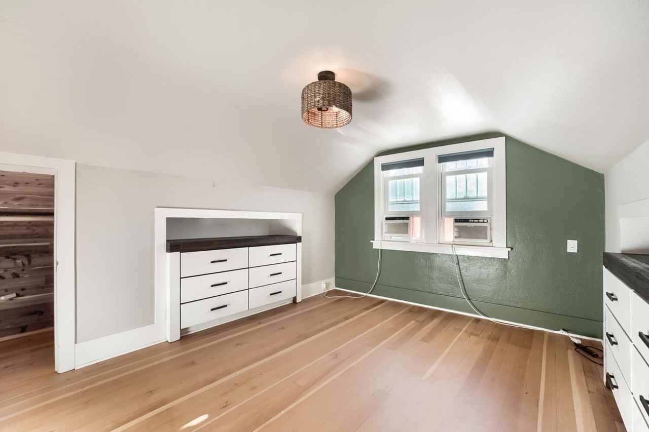 8217 Mountain Ave Se - Photo 6 of 26