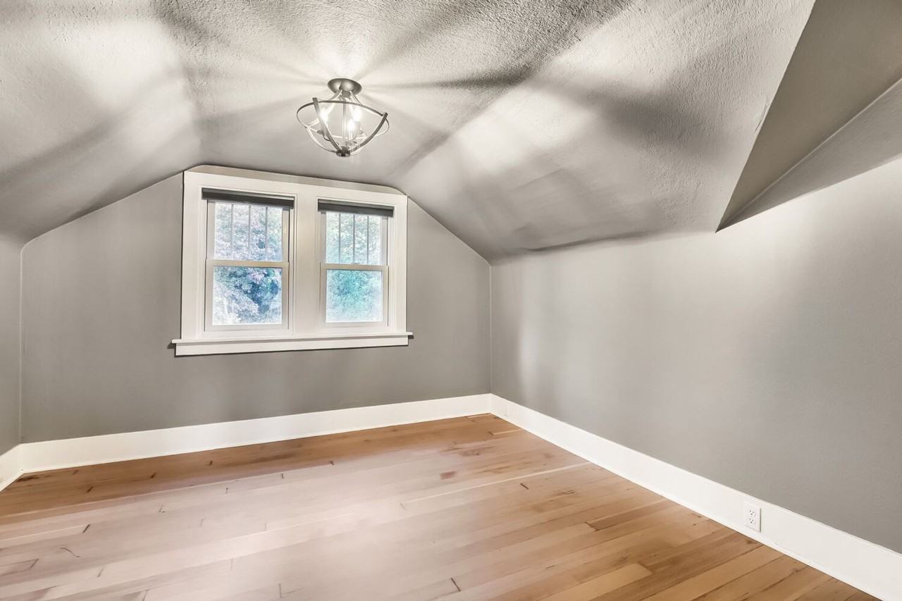 8217 Mountain Ave Se - Photo 7 of 26