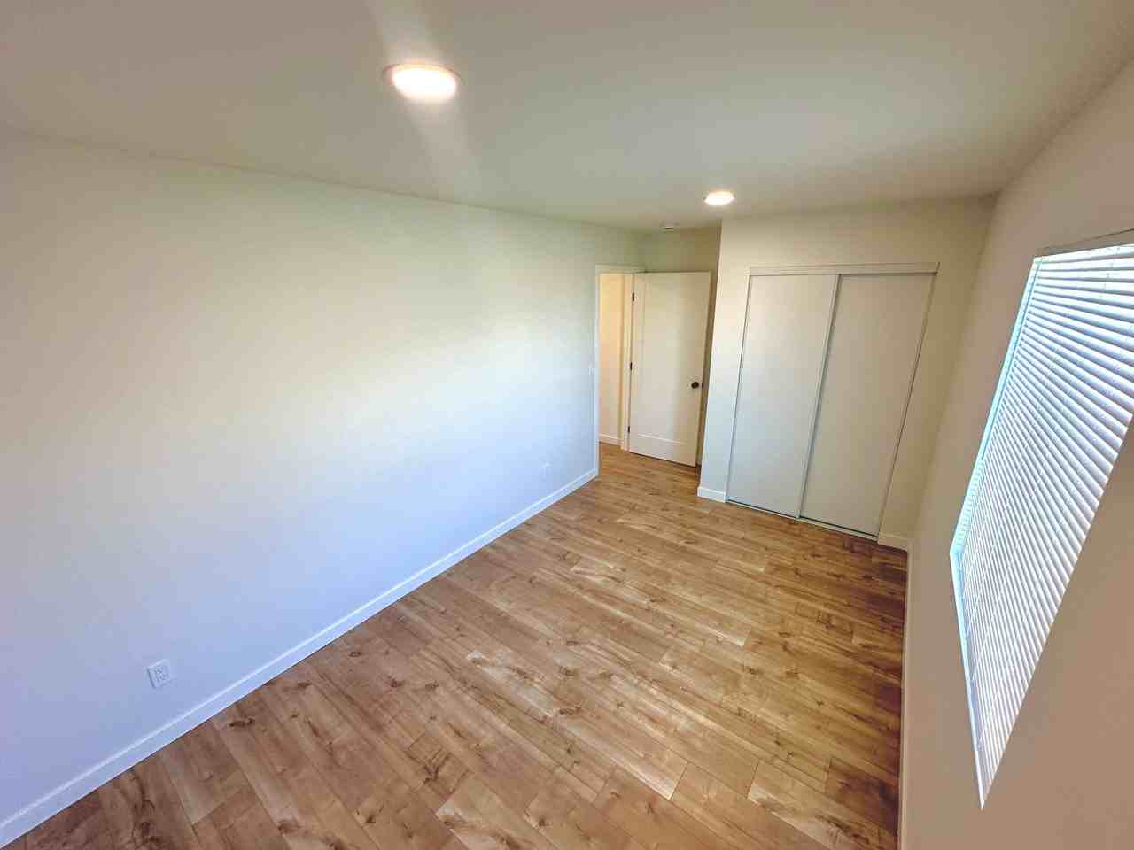 1412 1/2 N Hazard Ave - Photo 3 of 12