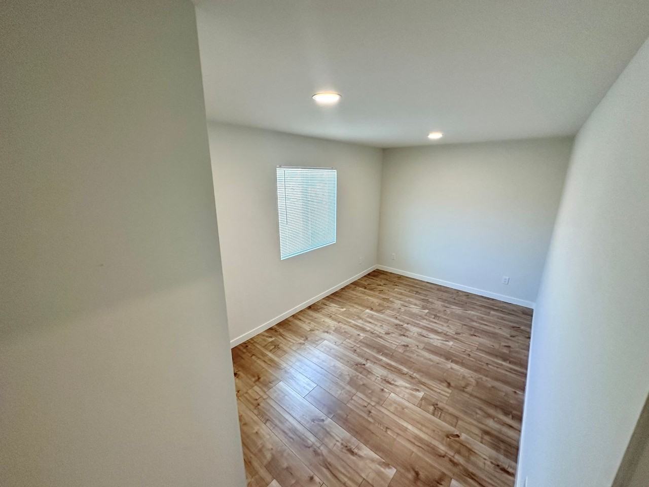 1412 1/2 N Hazard Ave - Photo 4 of 12