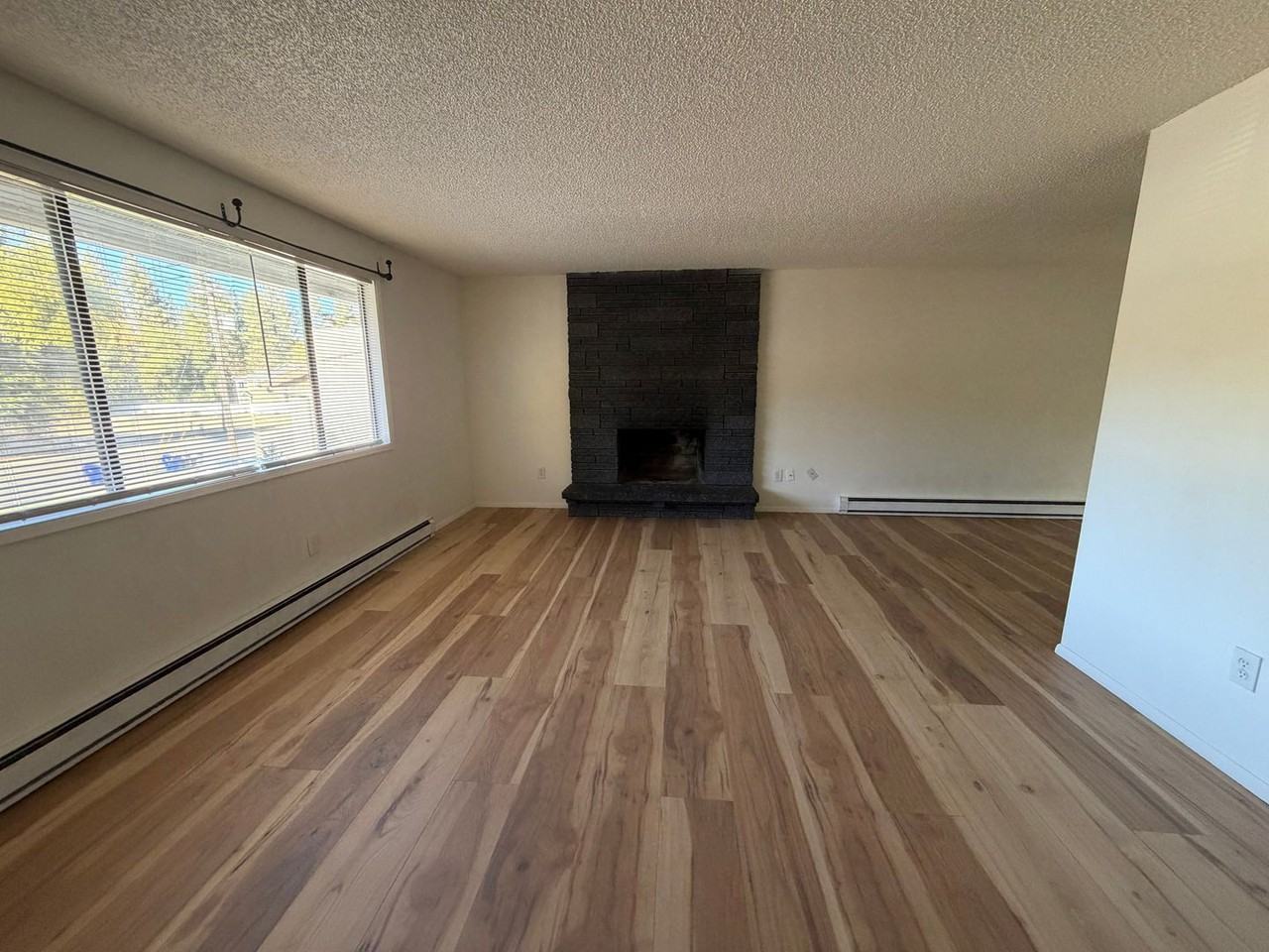 9920 N Whitworth Dr - Photo 2 of 12