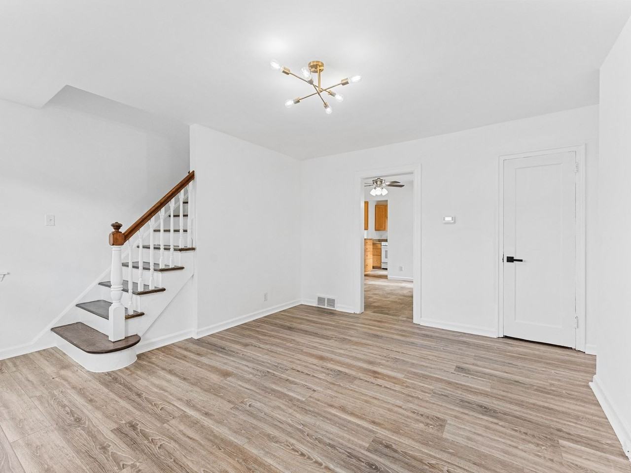 1029 Carter Ave - Photo 2 of 26