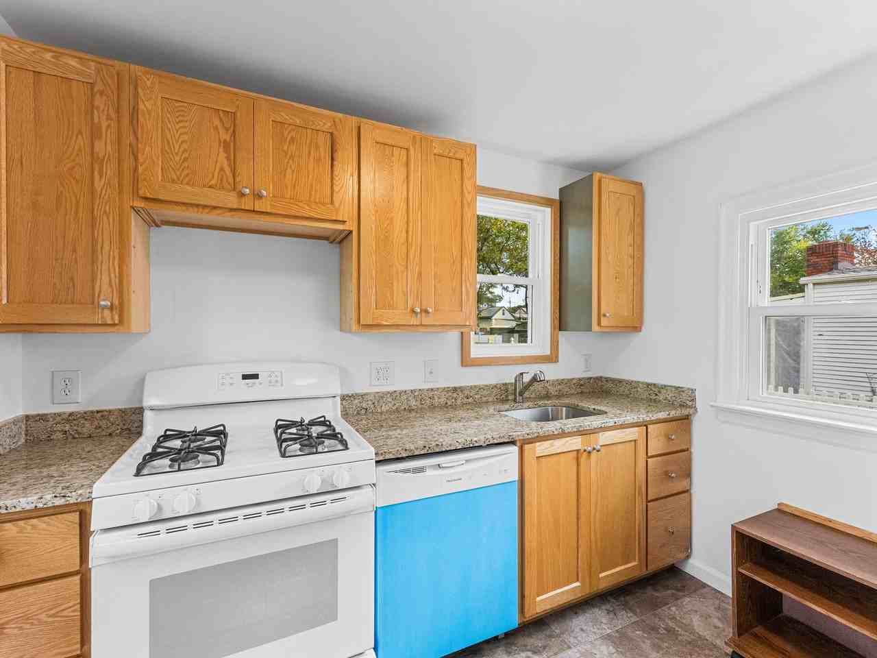 1029 Carter Ave - Photo 3 of 26