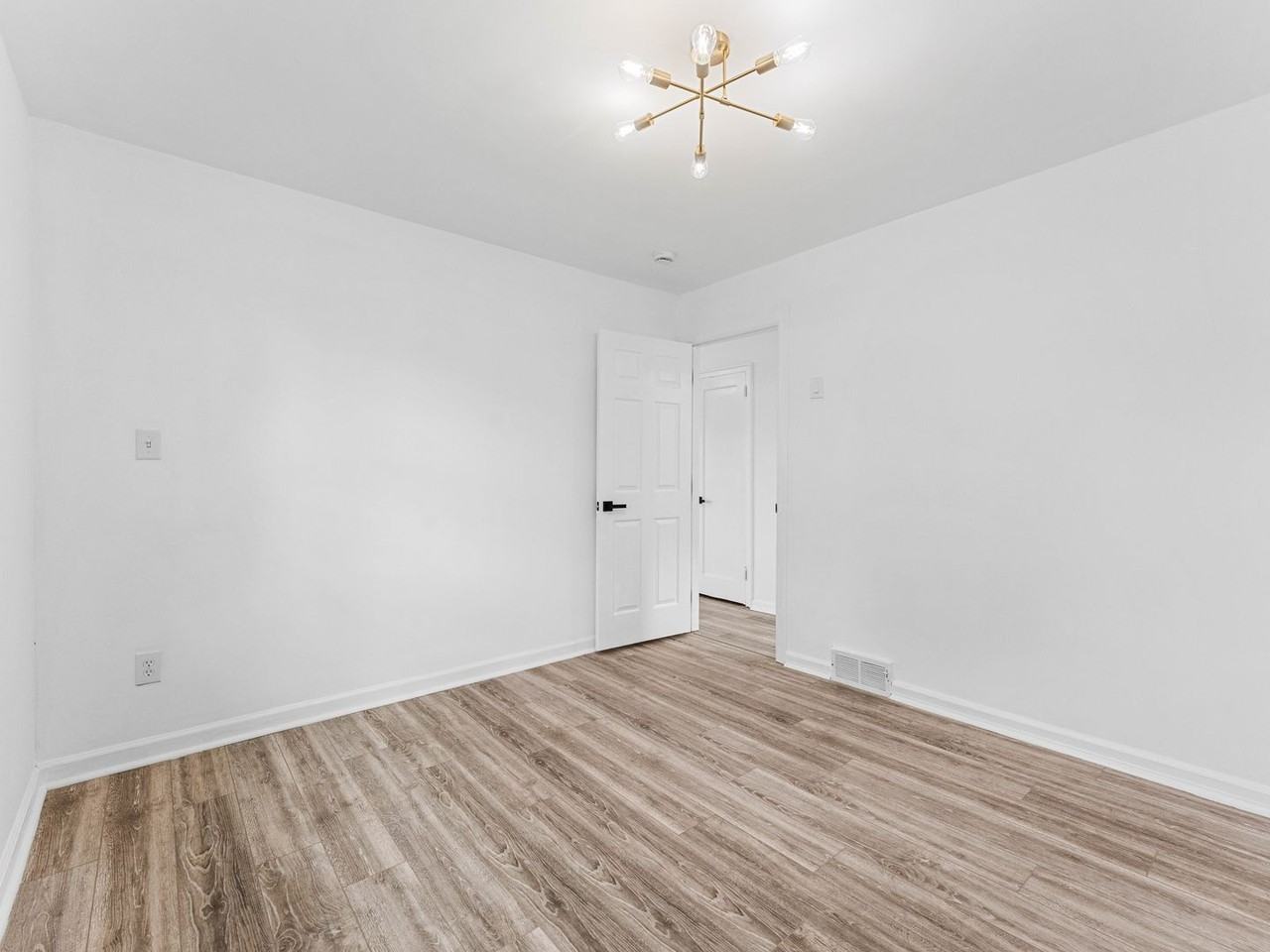 1029 Carter Ave - Photo 6 of 26