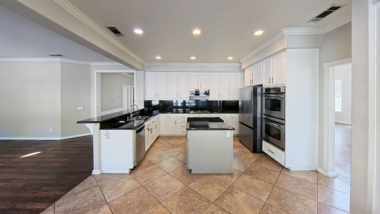 23470 Abury Ave - Photo 5 of 28