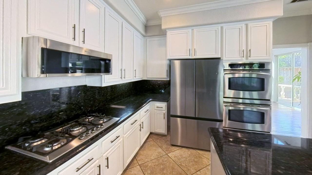 23470 Abury Ave - Photo 6 of 28