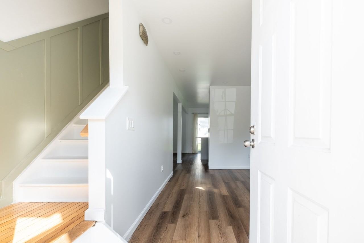 105 Fulton Ct - Photo 3 of 23
