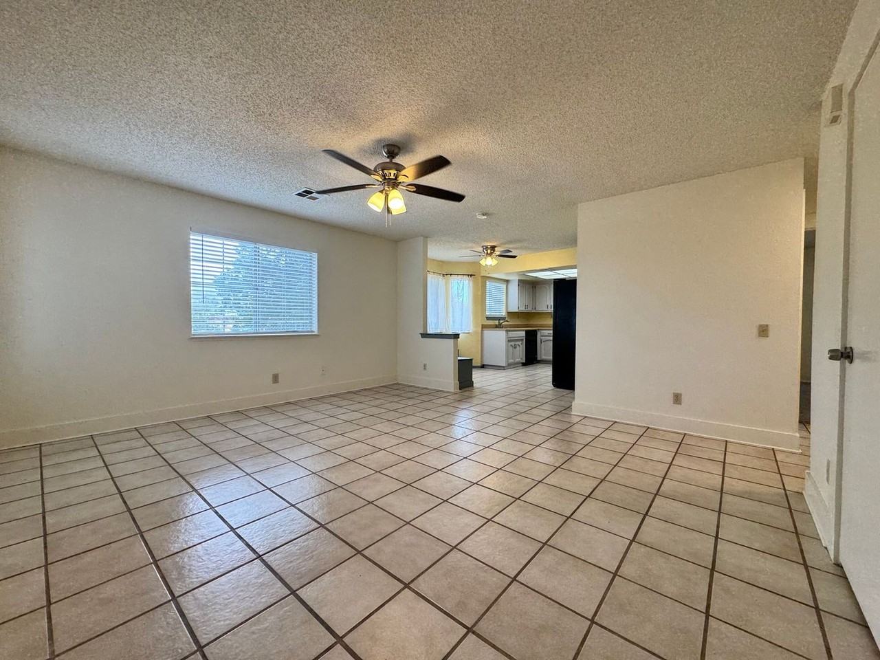 22308 Mccarthy Dr - Photo 2 of 12