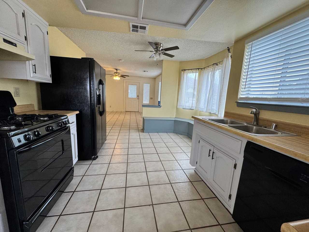 22308 Mccarthy Dr - Photo 4 of 12