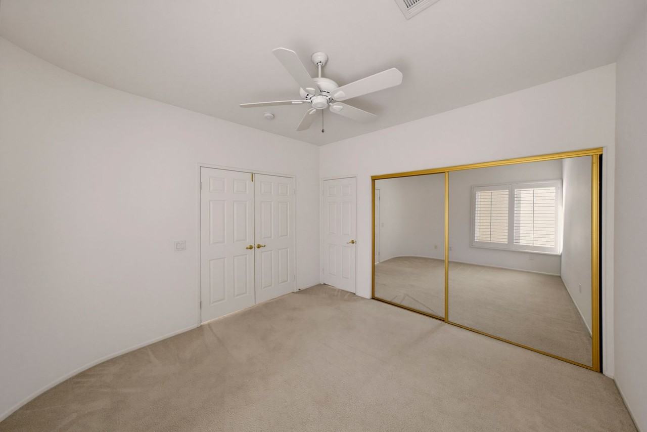 9 Pristina Ct - Photo 4 of 37