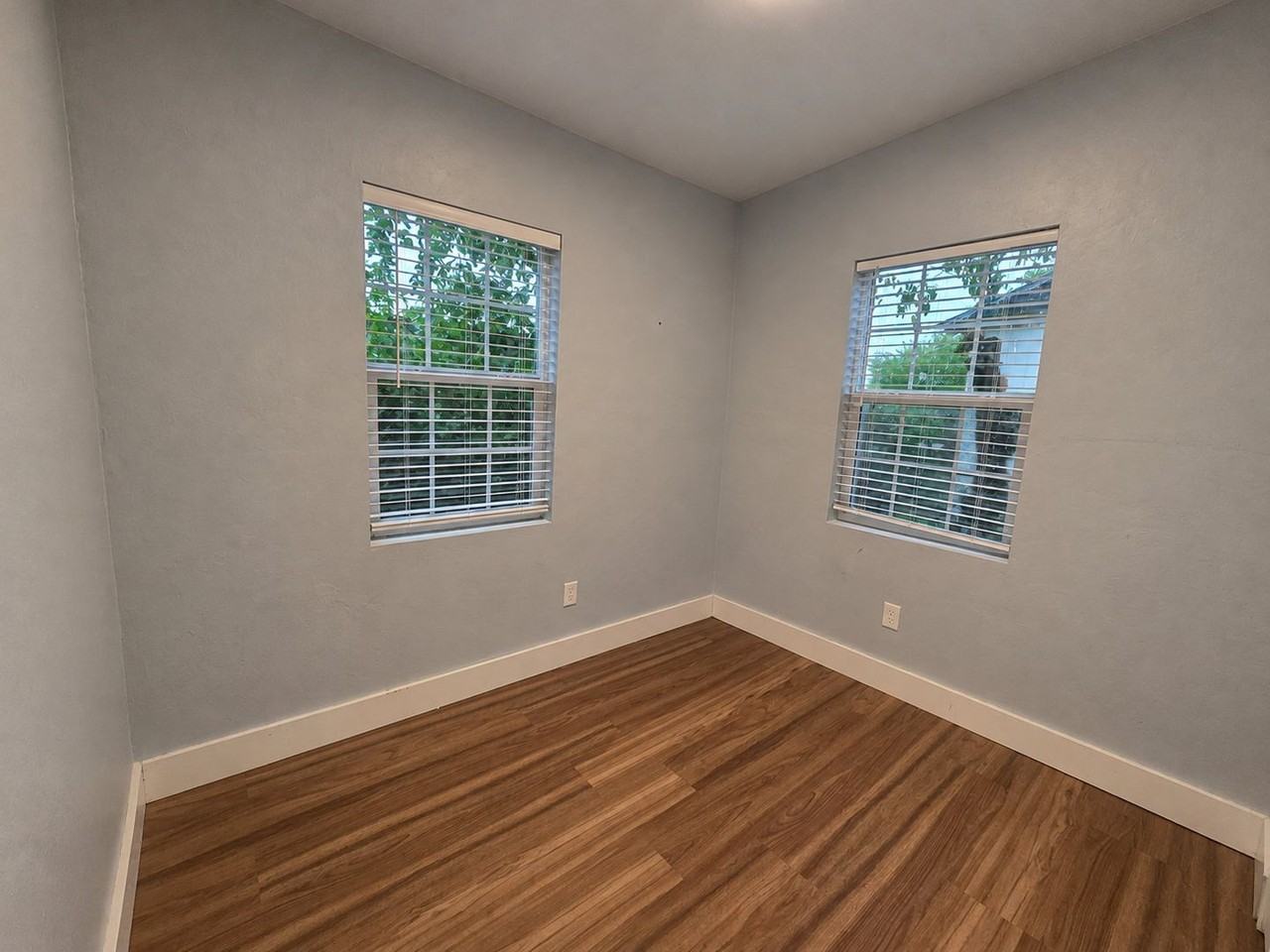 3629 Nw 14th St - Photo 5 of 10