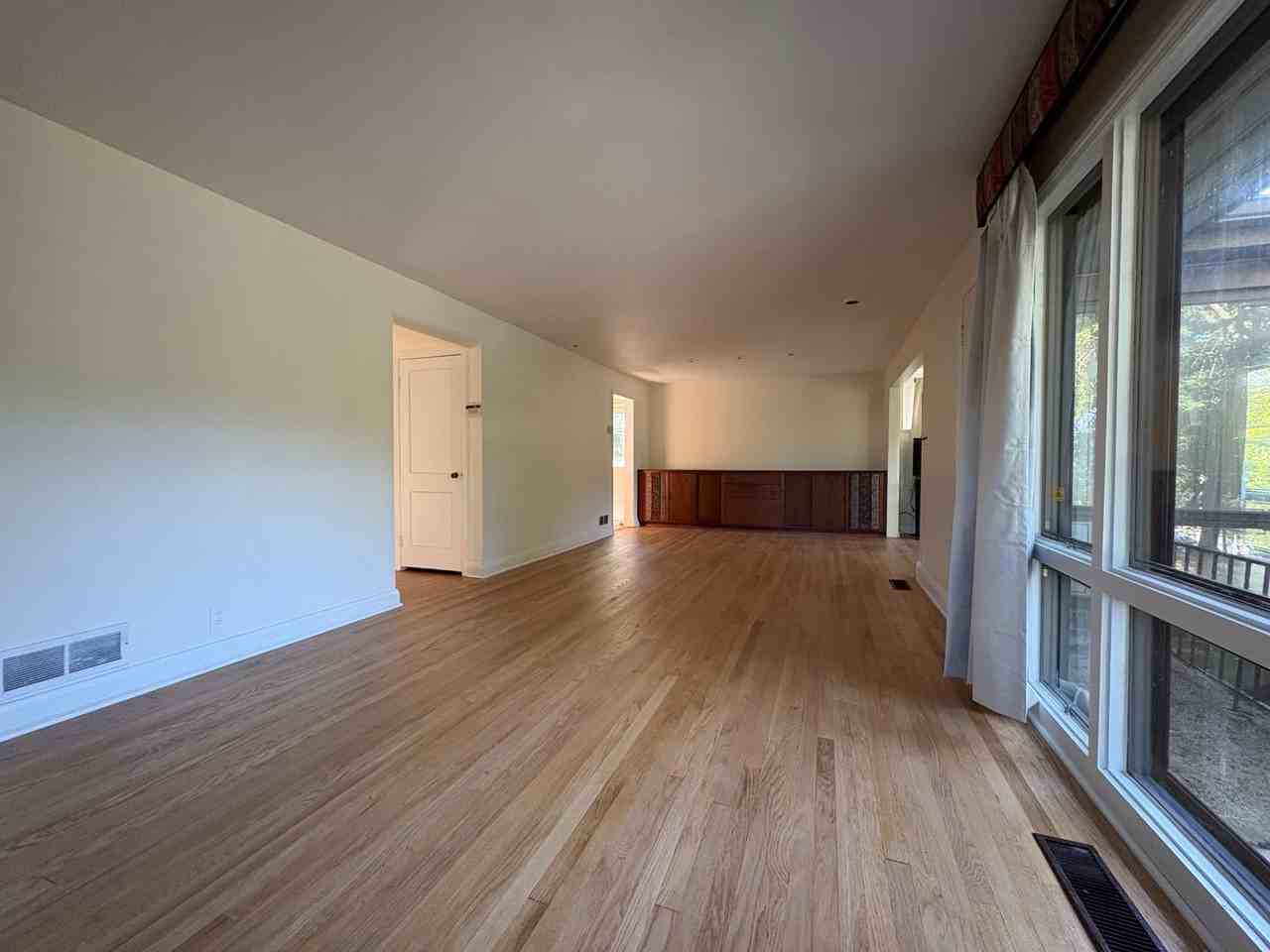 2711 Glen Ave - Photo 7 of 45