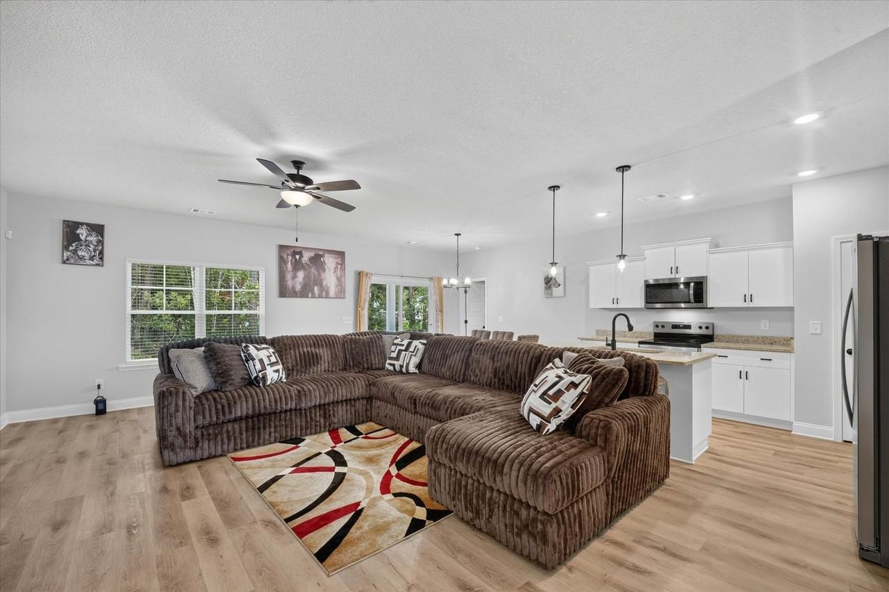 329 Crosswinds Dr - Photo 5 of 39
