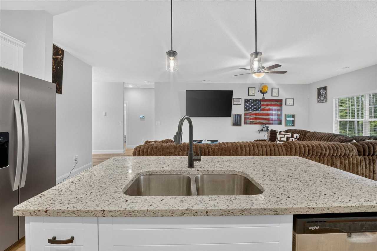 329 Crosswinds Dr - Photo 7 of 39
