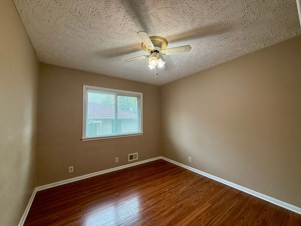 4605 N 55th St - Photo 4 of 43
