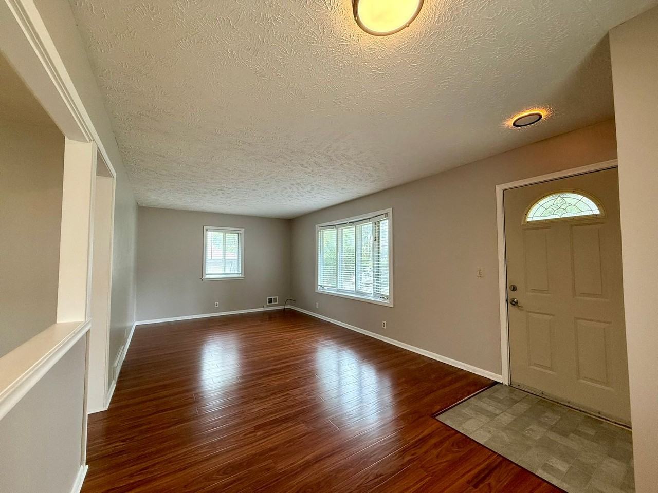 4605 N 55th St - Photo 6 of 43