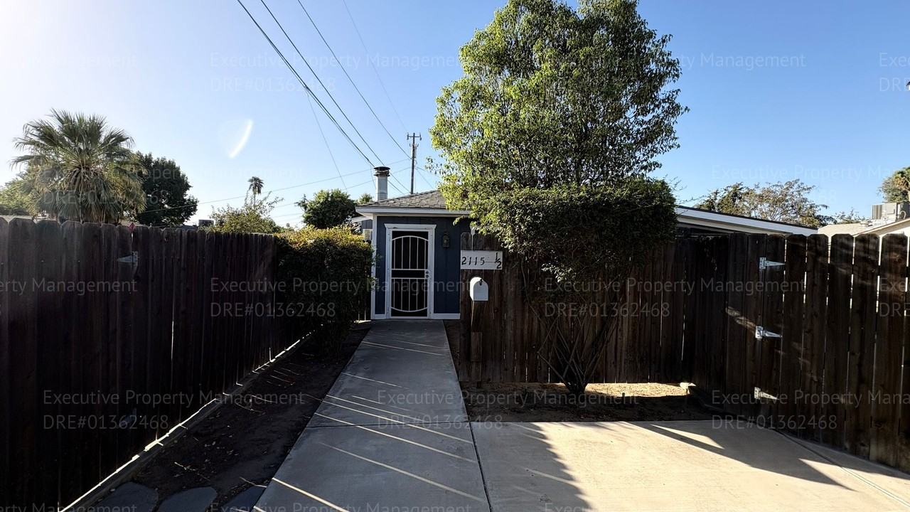 2115 Lester St