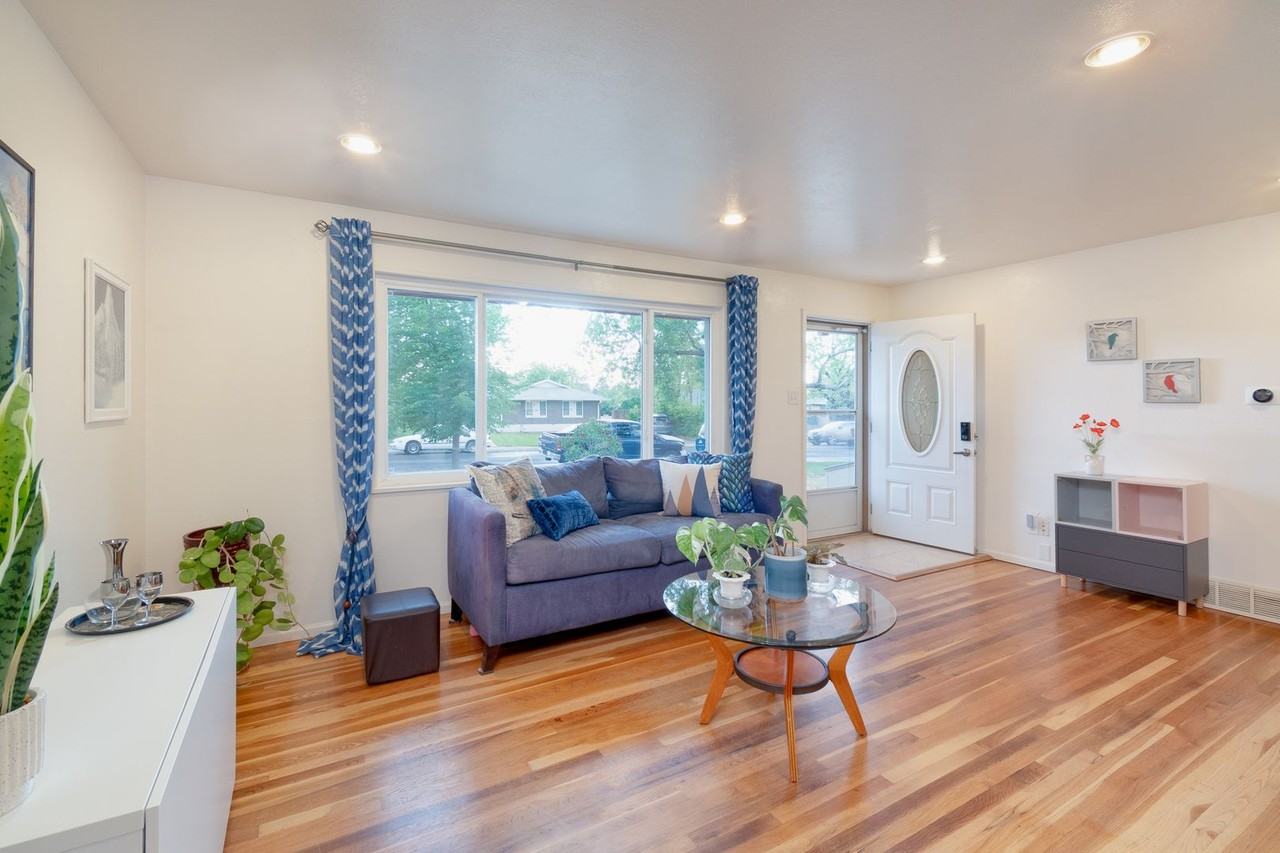 246 Lansing St - Photo 4 of 22