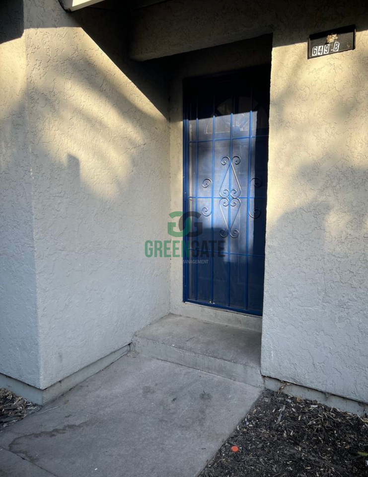 645 South Ave - Photo 4 of 23