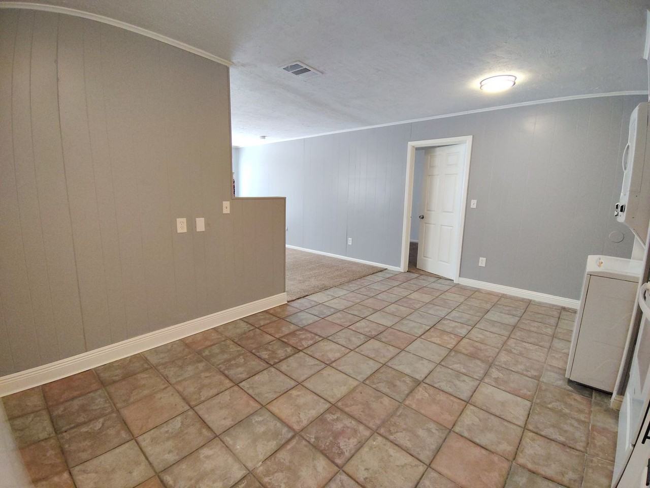 4818 52nd St - Photo 4 of 8