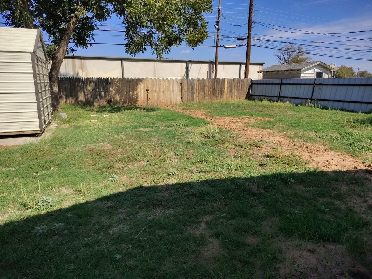 4818 52nd St - Photo 6 of 8
