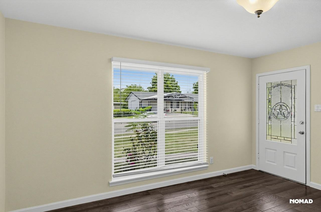 1614 Merriford Ln - Photo 4 of 33