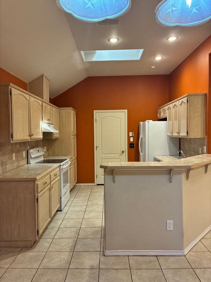 3503 N 41st Ln - Photo 4 of 16