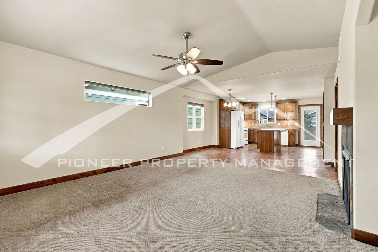 870 Humboldt Peak Ln - Photo 3 of 29
