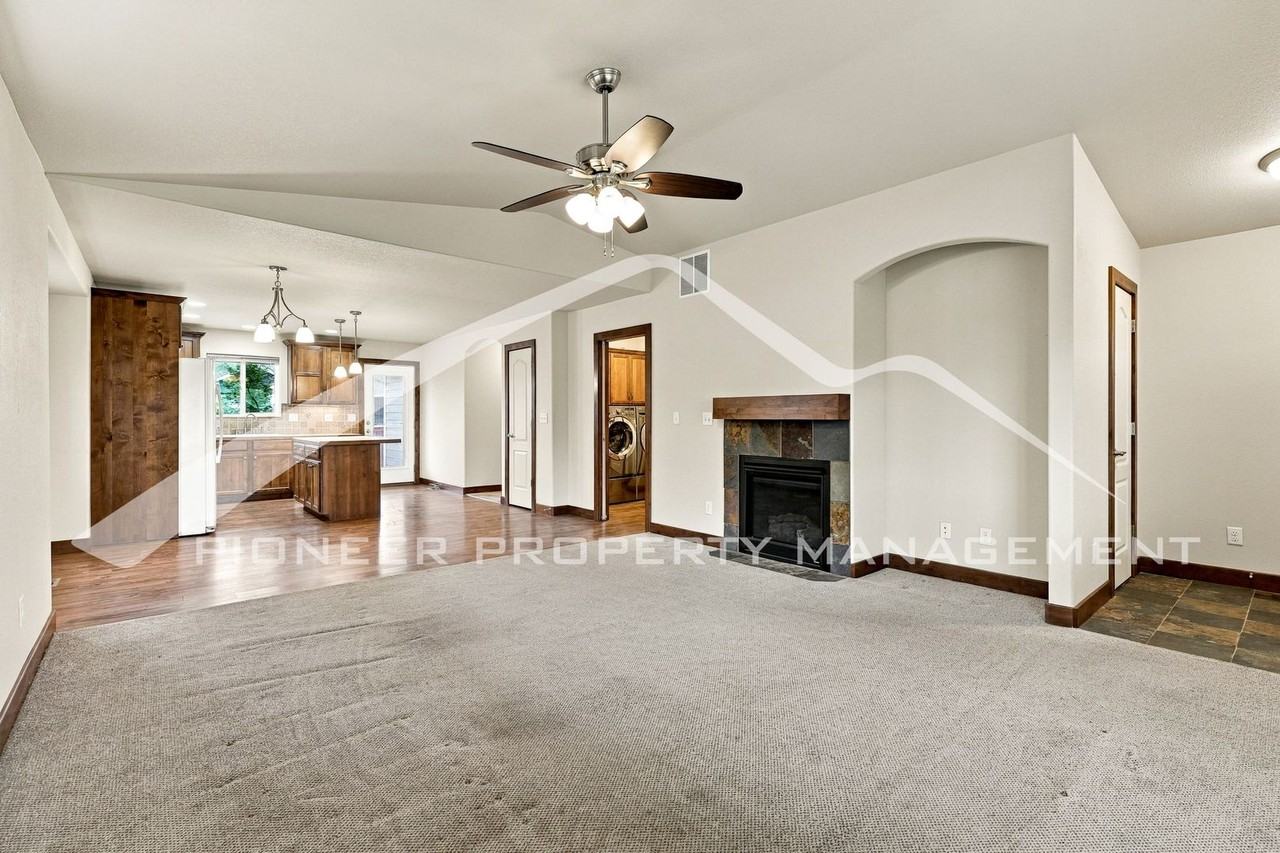 870 Humboldt Peak Ln - Photo 4 of 29