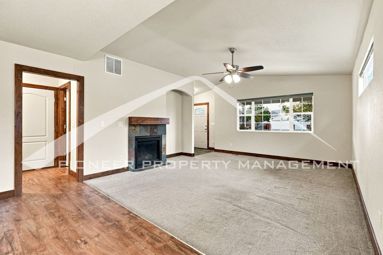 870 Humboldt Peak Ln - Photo 5 of 29