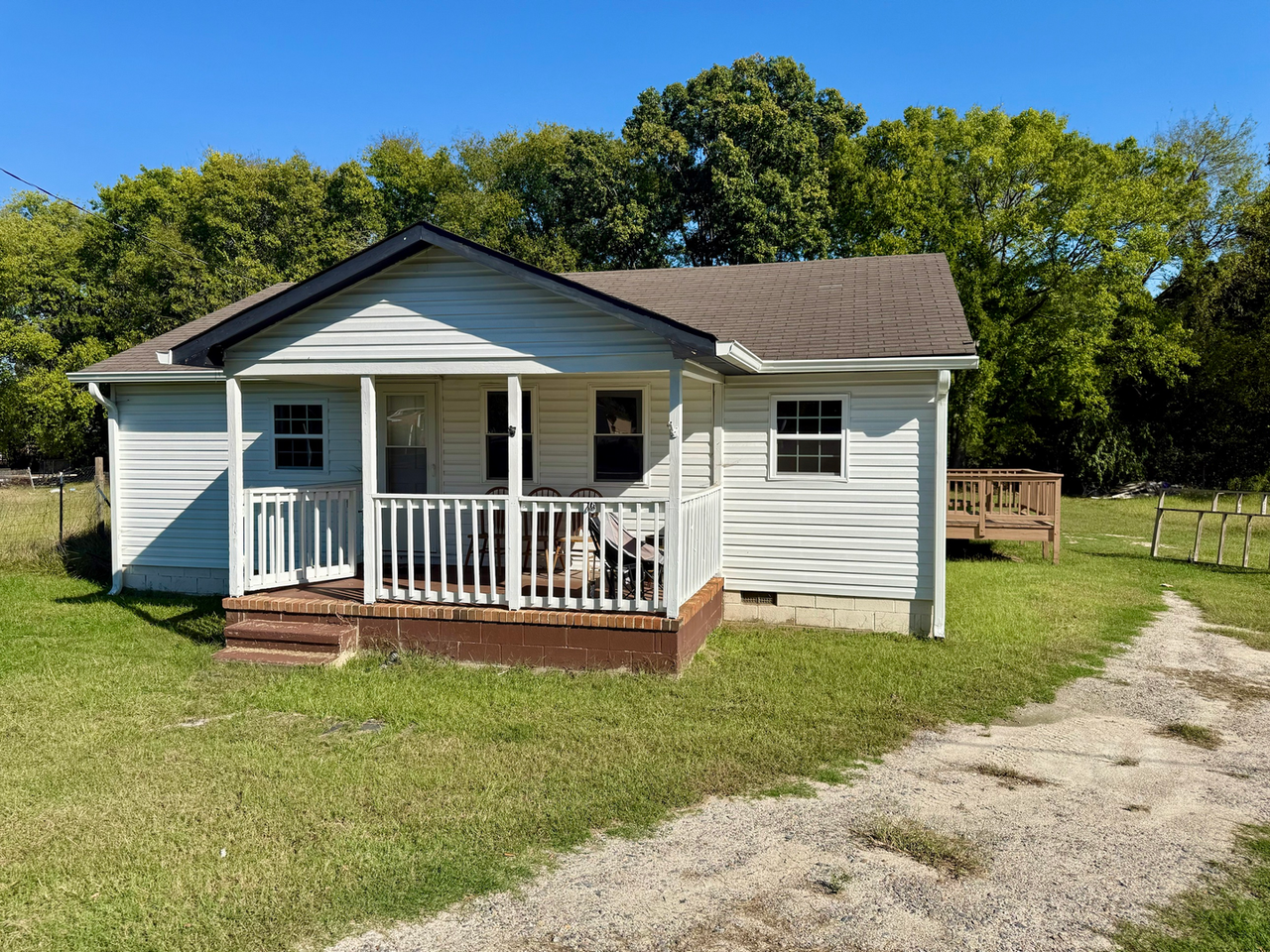 252 Craig St - Photo 2 of 14