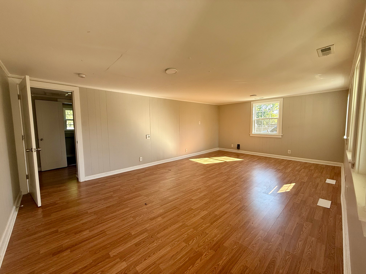 252 Craig St - Photo 4 of 14