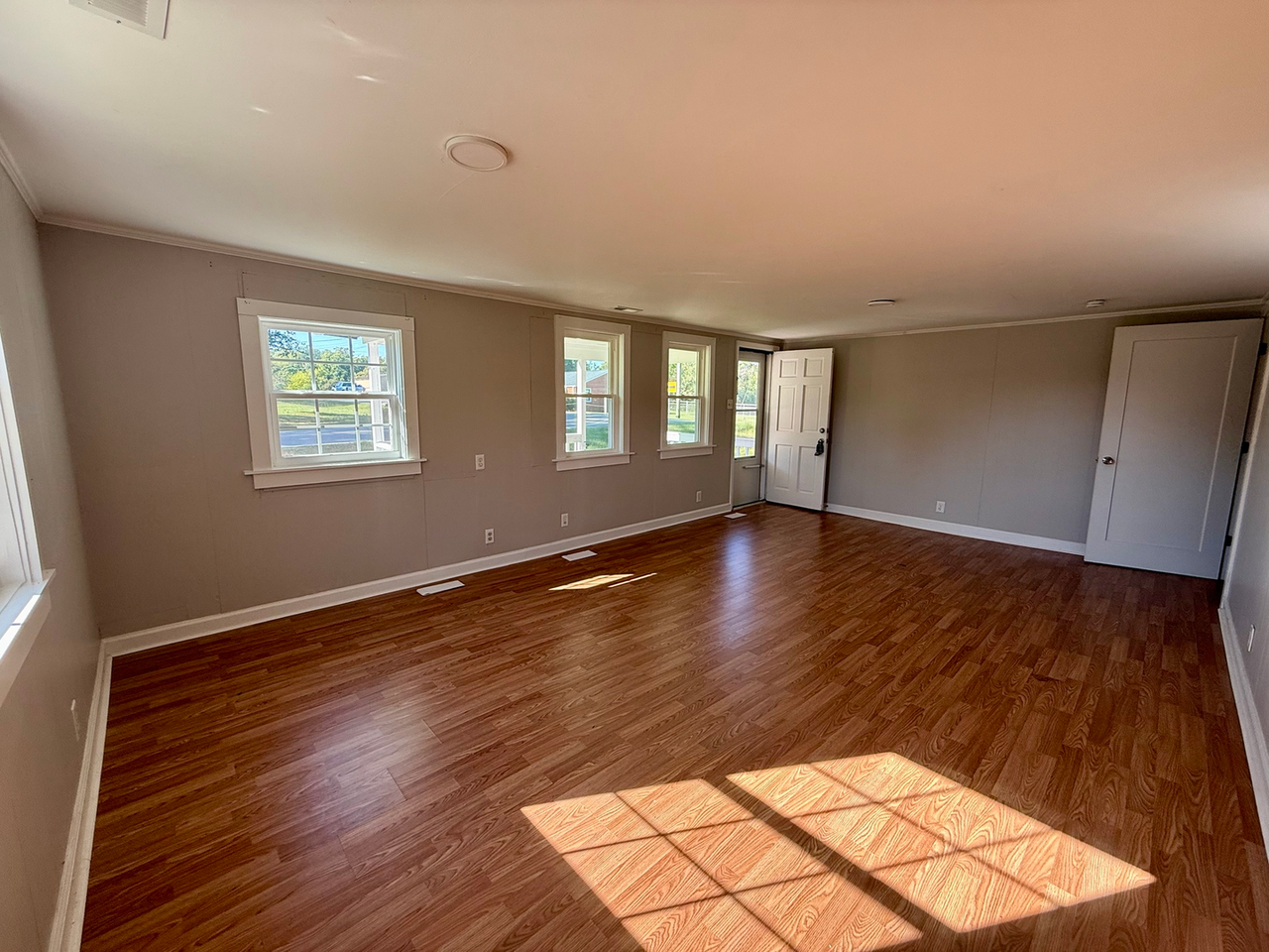 252 Craig St - Photo 5 of 14
