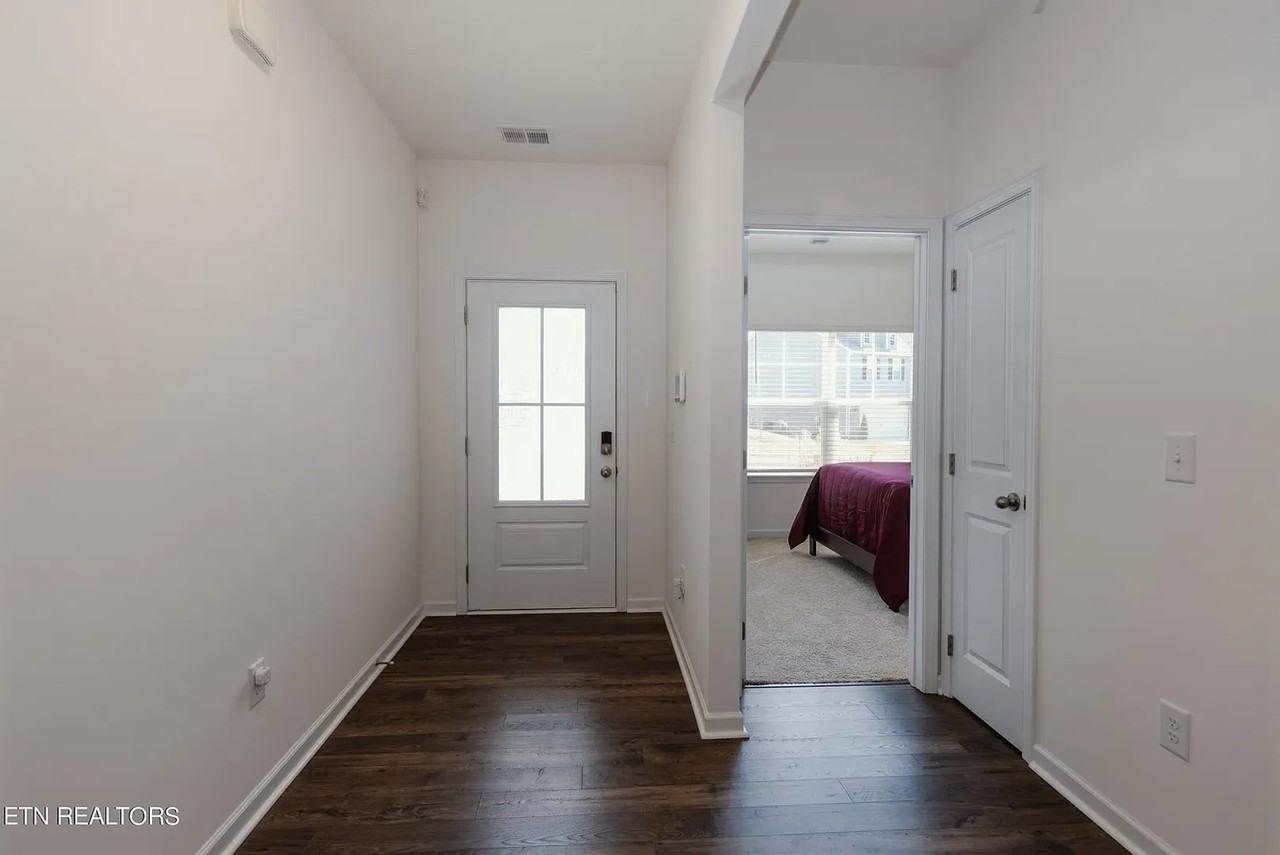 2776 Red Barn Rd - Photo 4 of 23